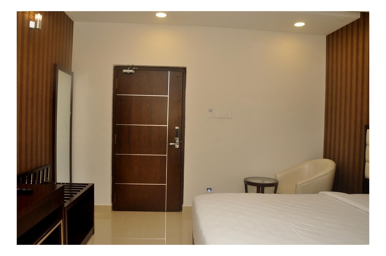 The Kings Park Residency Hotel Csennai Kültér fotó